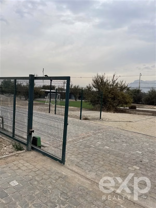 Parcela con 2 casas + enfoque sustentable y versatil