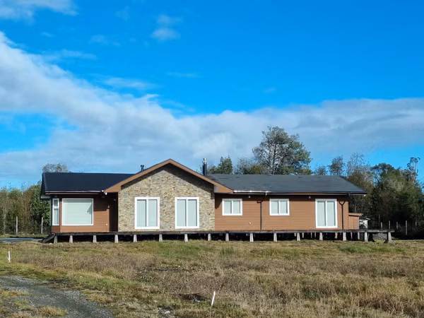 PUERTO MONTT CASA 160 M2  PARCELA  5000 M2 AVELLANOS DE TRAPEN
