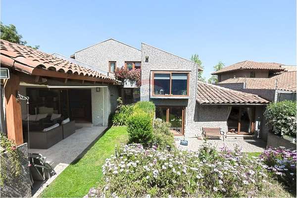 Casa en los dominicos - barrio seguro