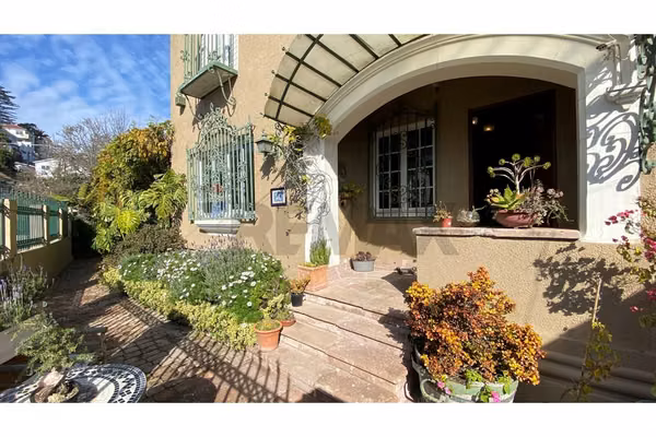 Elegante casona en recreo | 383 m² | 6d 4b