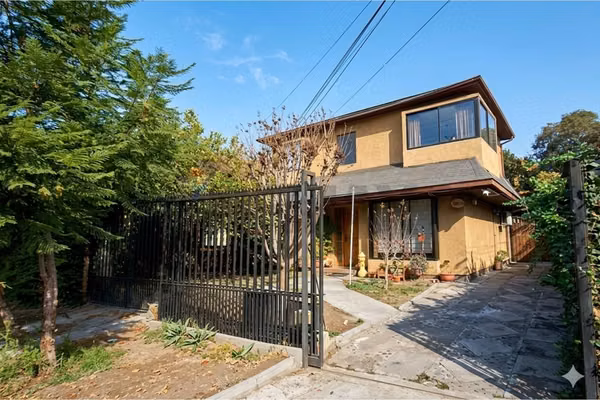Se vende casa 4d / 2b roberto guzman las condes