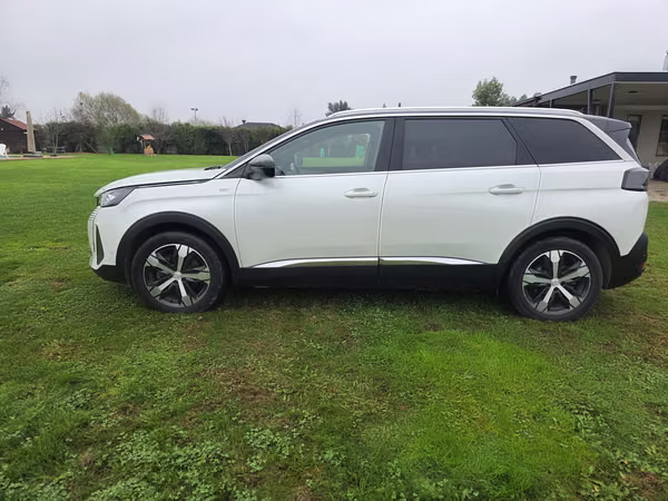 Se vende Peugeot 5008 GT 2023 Diésel Automático | 63.000 km