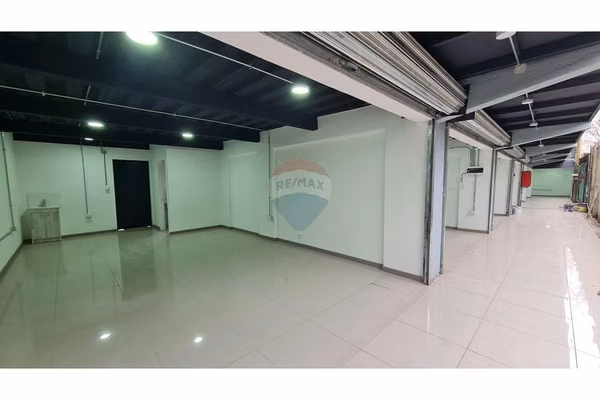 Local comercial piso 1 strip center en buin