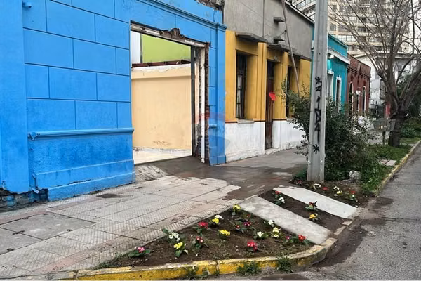 Excelente casa con taller y oficinas, cerca metro