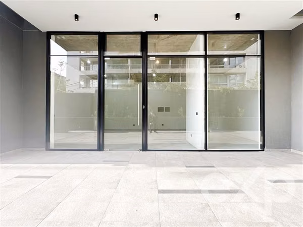 Local Comercial Nuevo en arriendo en Av. Las Condes 60,16 m2