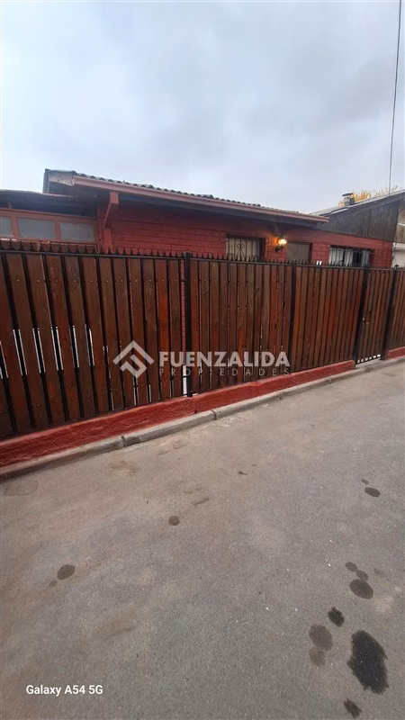 Casa en venta de 3 dorm. en La Florida