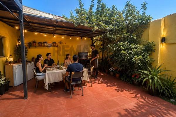 Amplia casa con 5 dormitorios y gran potencial