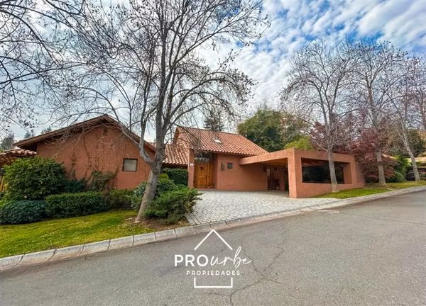 Casa en venta de 5 dorm. en La Reina
