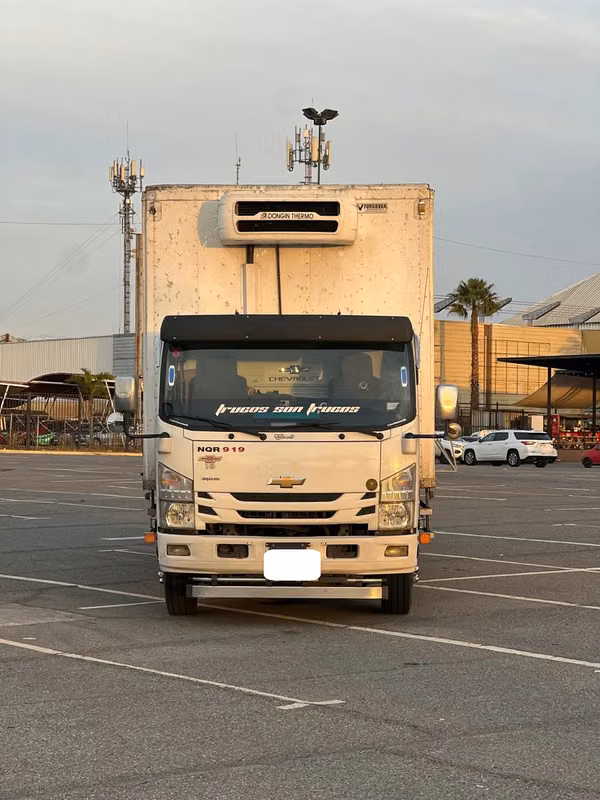 CHEVROLET NQR919 2022 Con Equipo de frio y plataforma.