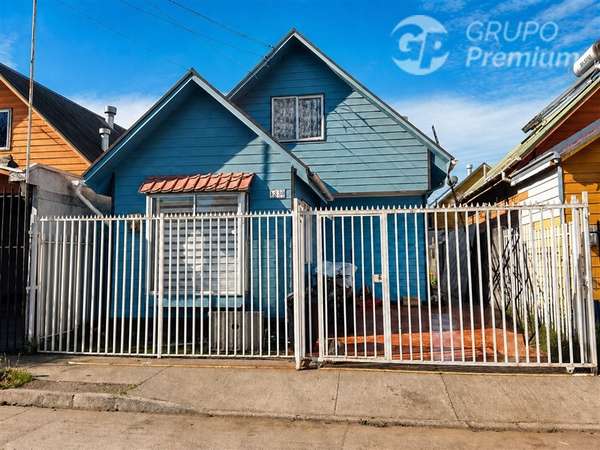 Casa en venta de 3 dorm. 2 baños en Coronel