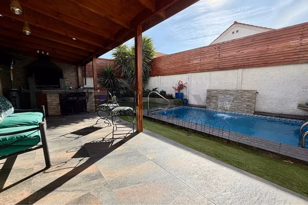 Casa 4d 3b con piscina y quincho en puente alto
