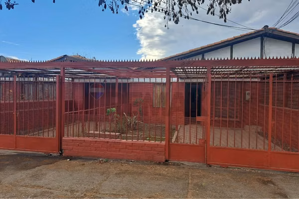 Casa 3-4 dormitorios mas espacio comercial