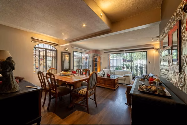 Comoda casa en condominio la reina