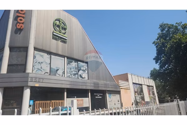 Amplios locales comerciales  excelente ubicacion