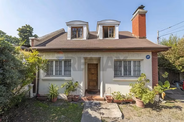 Casa con gran jardin en la reina