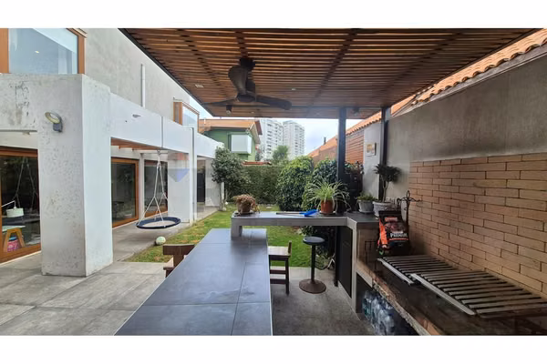 Moderna casa familiar 5d/4b/expectacular quincho