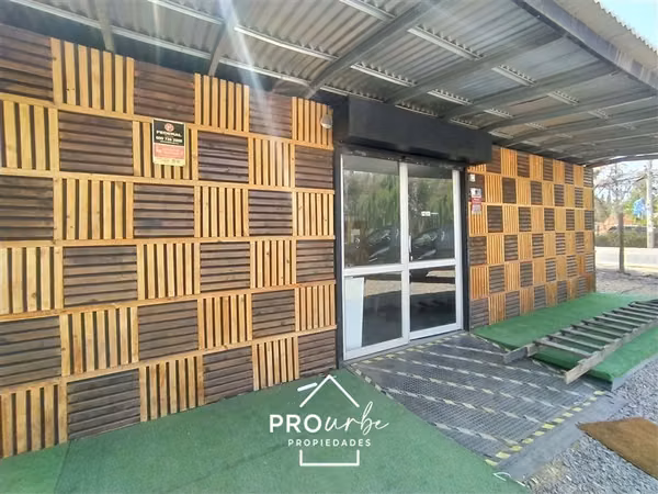 Local Comercial primera linea en Av. Chicureo