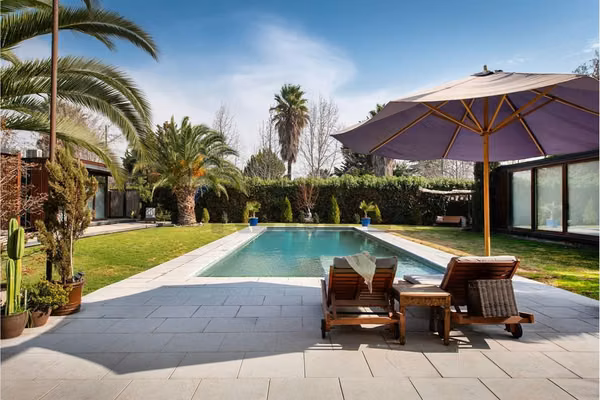Un oasis de hogar y de negocios en chicureo