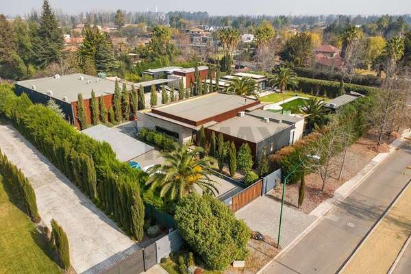 El oasis de chicureo: privacidad y conectividad en el algarrobal ii  ubicada en el corazón de el algarrobal ii, esta propiedad de 5.000 m² redefine el concepto de exclusividad en chicureo. esta locación ofrece el equilibrio perfecto entre la serenidad de 