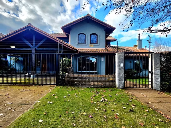 Arriendo casa en condominio en Avda. Gabriela Mistral