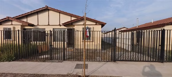 Casa en arriendo de 3D 1B en Valle Grande Lampa