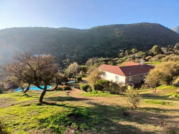 Parcela 5.011m² con Casa Piscina Más de 100 Árbole