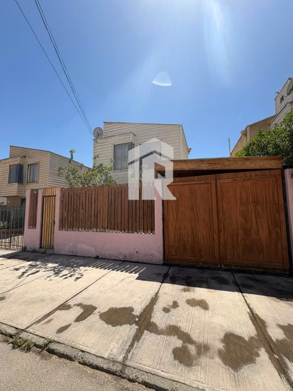 Venta de linda casa ampliada, sector Alto El Palomar.