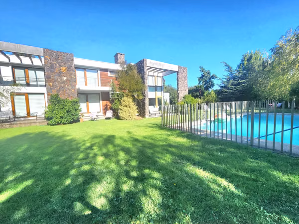 VENTA ESPECTACULAR CASA EN CLUB DE GOLF 7 RIOS, LOS ANGELES