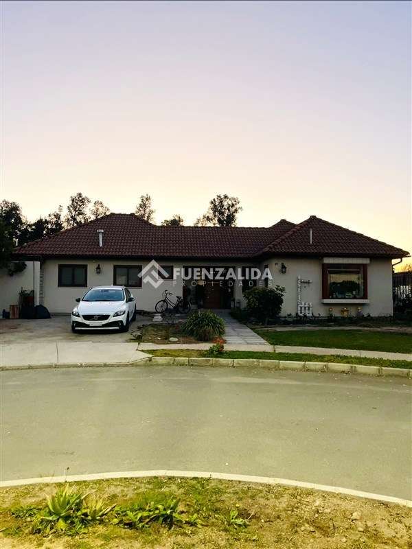 Casa en venta en condominio de 4 dorm. en Maipú