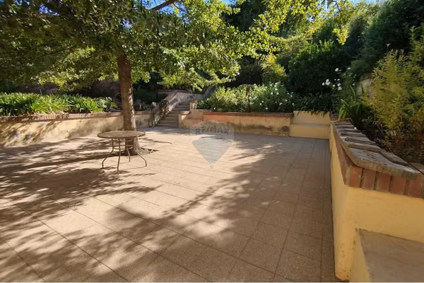 Casa con esplendidas vistas, gran plaza exterior