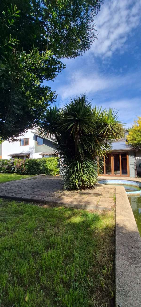 SE VENDE AMPLIA CASA PARQUE EDELWEISS