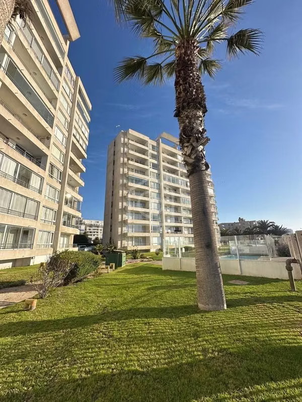 SE ARRIENDA DPTO 2D/2B, PRIMERA LINEA AVENIDA DEL MAR