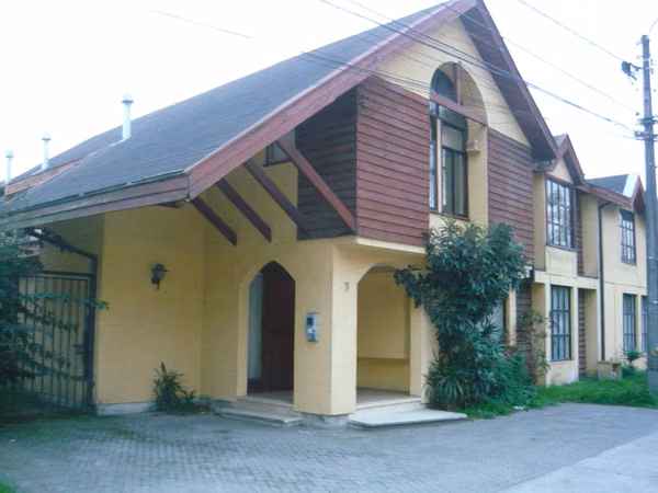 Propiedad 350 mts, con casa y oficinas de 240 Mtrs . H. Familiares San Pedro.