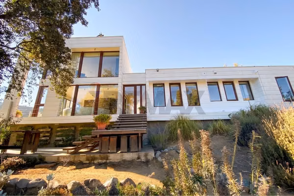 Casa mediterránea de alto nivel en entorno natural