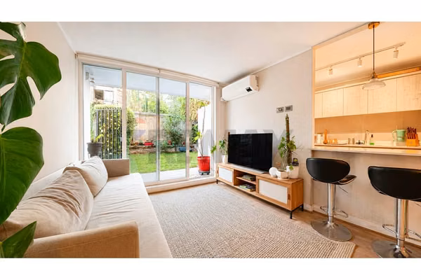 Departamento con patio y est.privado