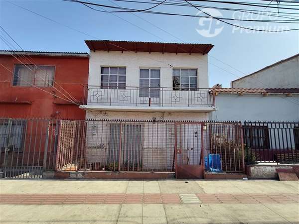 Amplia Casa en venta a 5 min del centro, 2do piso indepen.