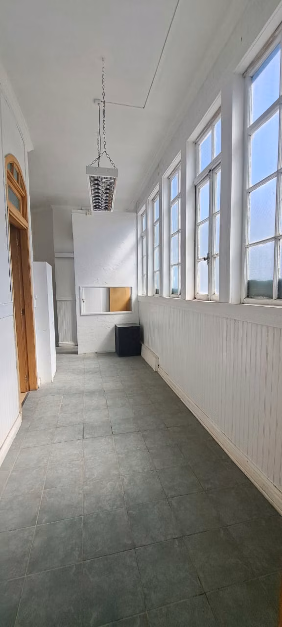 ARRIENDO CÉNTRICA OFICINA