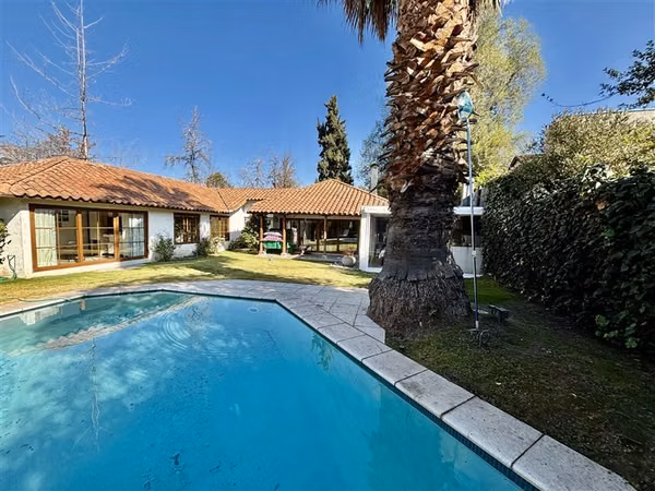 Casa en venta de 4 dorm. en Lo Barnechea