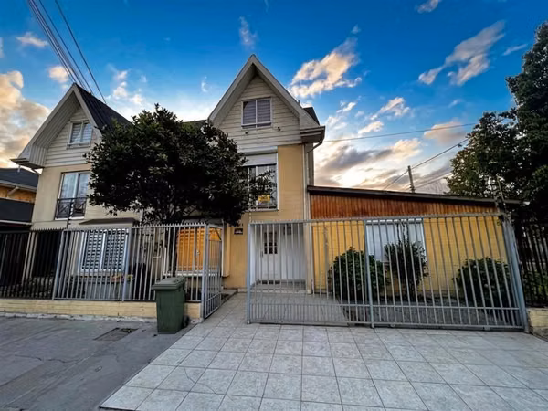 Casa en arriendo de 5 dorm. en Maipú