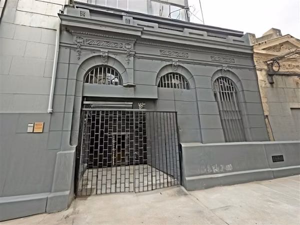 LOCAL COMERCIAL Entre Andrés bello y Loreto