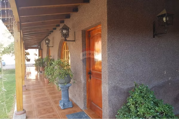 Se vende casa con piscina en conchalí