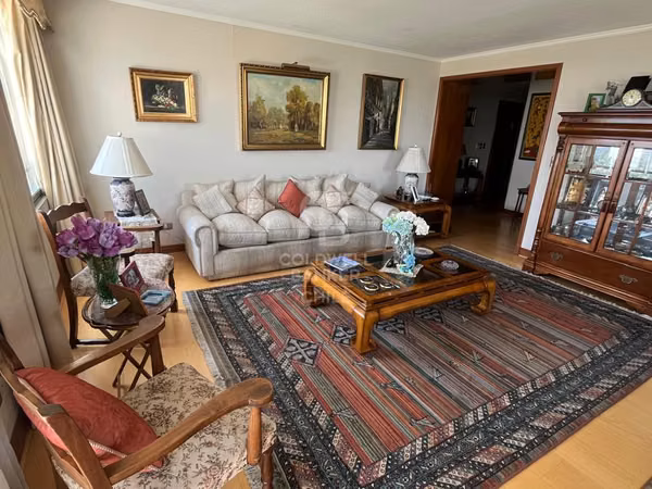 Exclusivo y amplio dpto. con vista despejada