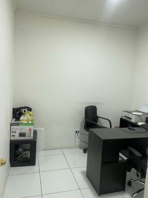 SE ARRIENDA AMPLIO LOCAL COMERCIAL EN  METRO U DE