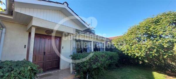 Casa en arriendo de 3 dormitorios en Santo Domingo