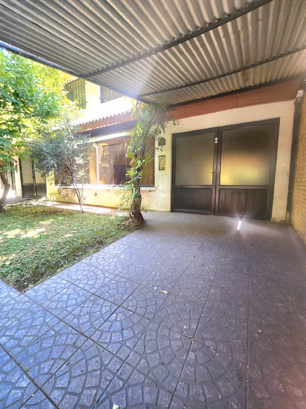 VENDE GRAN CASA FAMILIAR A PASOS DEL CENTRO DE LOS ÁNGELES