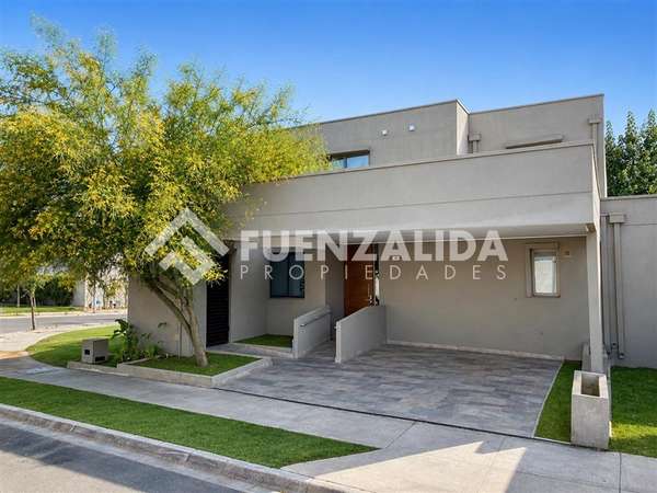 Casa en arriendo de 3 dorm. 2 b, 2 salas en Padre Hurtado
