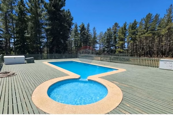 Casa moderna con bosque y piscina algarrobo
