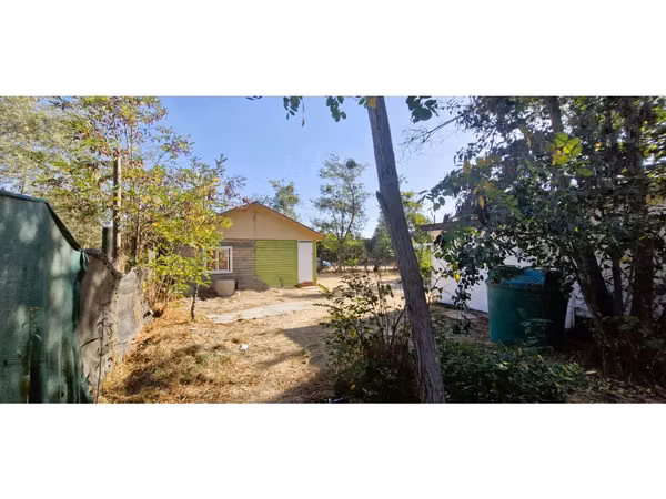 Venta de sitio de 1.300 m2., con 2 casas y una cabaña, en Olmué. 102 M$