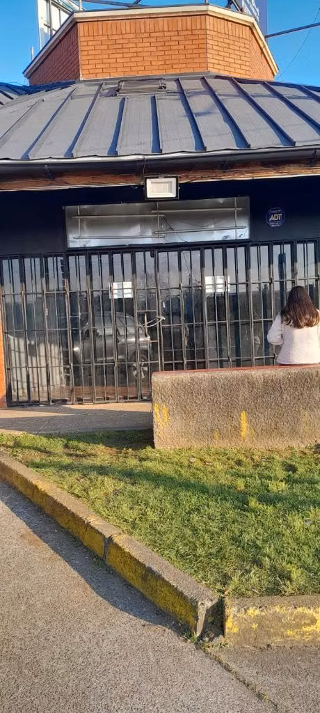 ARRIENDO LOCAL COMERCIAL – EXCELENTE UBICACIÓN EN CENTRO COMERCIAL PUENTE INGLÉS, TEMUCO