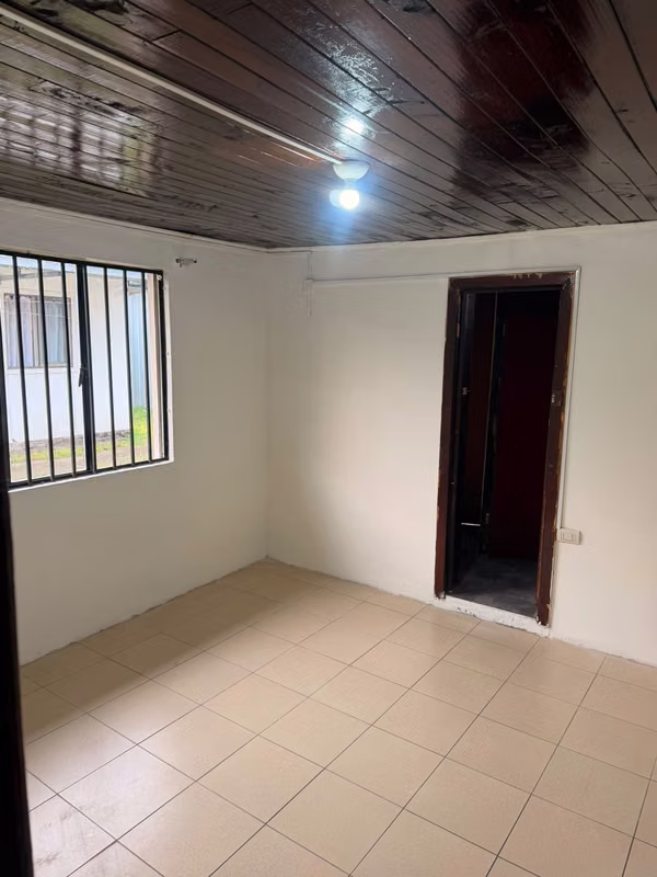 Arriendo pieza interior